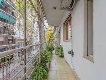 VENTA BELGRANO 2 DORMITORIOS BALCON FRENTE COCHERA