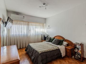Venta semipiso 4amb al frente balcón cochera