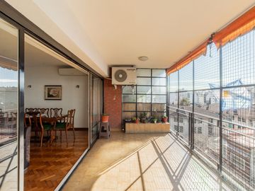 Venta semipiso 4amb al frente balcón cochera