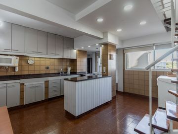 Venta semipiso 4amb al frente balcón cochera