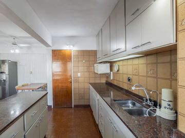 Venta semipiso 4amb al frente balcón cochera
