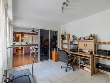 Venta semipiso 4amb al frente balcón cochera