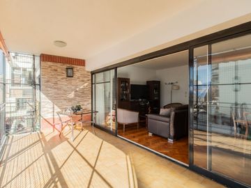 Venta semipiso 4amb al frente balcón cochera
