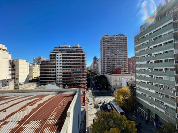 Semipiso 3 amb. al frente balcón corrido s/avenida