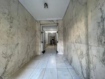 Semipiso 3 amb. al frente balcón corrido s/avenida