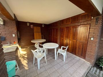 VENTA CASA 4 DORMITORIOS. B° AYACUCHO APTA CREDITO