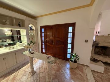 VENTA CASA 4 DORMITORIOS. B° AYACUCHO APTA CREDITO