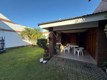 VENTA CASA 4 DORMITORIOS. B° AYACUCHO APTA CREDITO