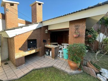 VENTA CASA 4 DORMITORIOS. B° AYACUCHO APTA CREDITO