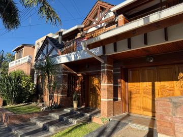 VENTA CASA 4 DORMITORIOS. B° AYACUCHO APTA CREDITO