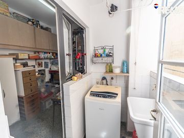 VENTA DEPTO 4 AMB + DEPENDENCIA FLORES BCON