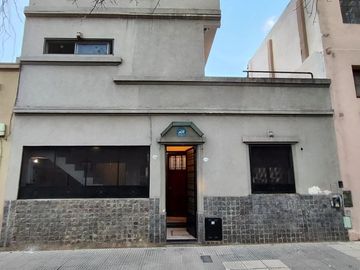 VENTA CASA CON DOS PH 2 PLANTAS VILLA GRAL MITRE