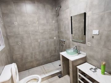 VENTA CASA CON DOS PH 2 PLANTAS VILLA GRAL MITRE