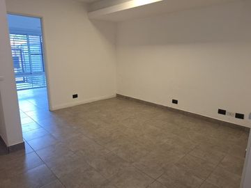 ALQUILER OFICINA LOCAL CON COCHERA HAEDO NORTE