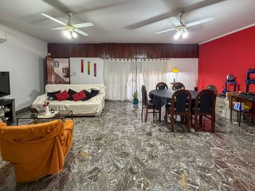 VENTA CASA MULTIFAMILIAR CON LOCAL LOTE 427M2