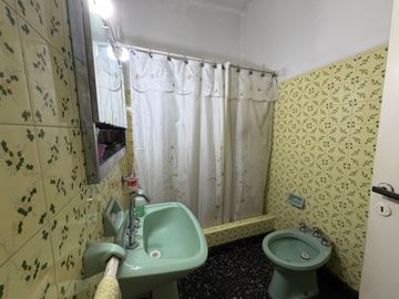 VENTA CASA MULTIFAMILIAR CON LOCAL LOTE 427M2