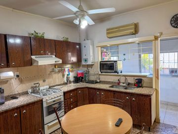 VENTA CASA MULTIFAMILIAR CON LOCAL LOTE 427M2