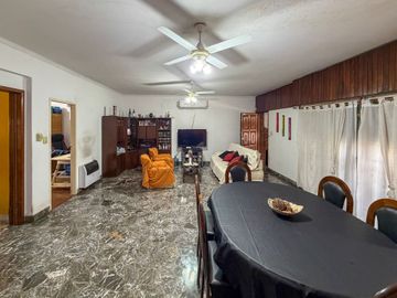 VENTA CASA MULTIFAMILIAR CON LOCAL LOTE 427M2