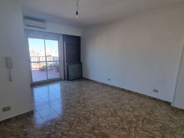 Venta depto de 2 AMB balcón terraza en Monserrat