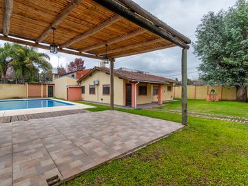Venta Casa 2dorm quincho jardin pileta Alberti Pil