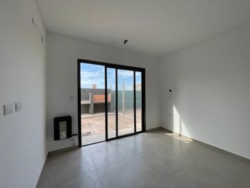 VENTA CASA Bº ANDESMAR - 2 HABITACIONES - GLLEN
