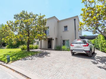 Venta  Barrio  Cerrado Villa Olivos central, Km 36