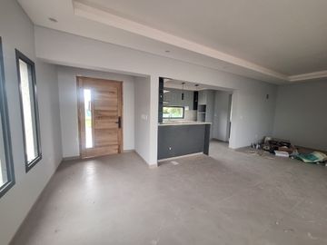 VENTA DE CASA A ESTRENAR BARRIO PRIVADO MAIPU