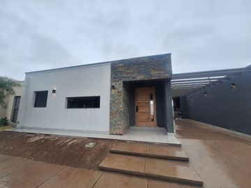 VENTA DE CASA A ESTRENAR BARRIO PRIVADO MAIPU