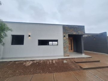 VENTA DE CASA A ESTRENAR BARRIO PRIVADO MAIPU