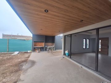 VENTA DE CASA A ESTRENAR BARRIO PRIVADO MAIPU