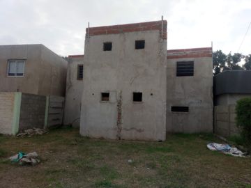 VENTA CASA ZARATE 4 AMB