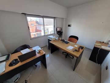 VENTA DEPOSITO OFICINAS Y DEPTO CON TERRAZA V LURO