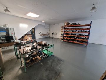 VENTA DEPOSITO OFICINAS Y DEPTO CON TERRAZA V LURO