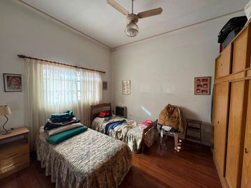 Vivienda en PA con 3 dormitorios + depósito en PB.