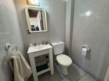 Vivienda en PA con 3 dormitorios + depósito en PB.
