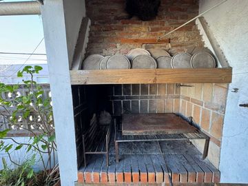 Vivienda en PA con 3 dormitorios + depósito en PB.
