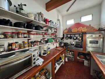 Vivienda en PA con 3 dormitorios + depósito en PB.