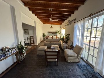 Vivienda en PA con 3 dormitorios + depósito en PB.