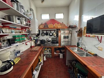 Vivienda en PA con 3 dormitorios + depósito en PB.