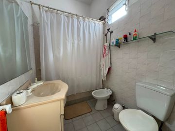 Vivienda en PA con 3 dormitorios + depósito en PB.