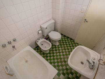 DEPTO 4 AMBIENTES EN VENTA EN CASEROS OPORTUNIDAD