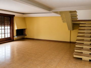 CASA 5 AMBIENTES EN VENTA ADROGUE