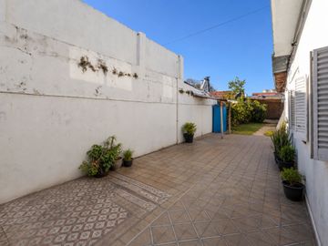 VENTA PH 6 AMBIENTES Y JARDIN EN PARQUE CHACABUCO