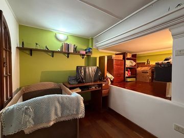 Venta Casa Flores de 6 ambientes  Quincho Terraza
