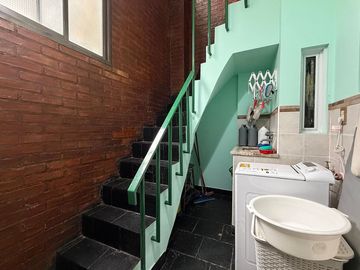 Venta Casa Flores de 6 ambientes  Quincho Terraza