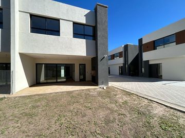 VENTA CASA EN COMPLEJO CERRADO 4 AMB- PILAR