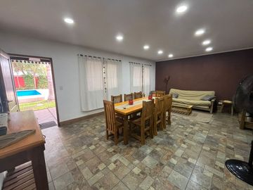 Venta casa 3 amb con pileta Manuel Alberti