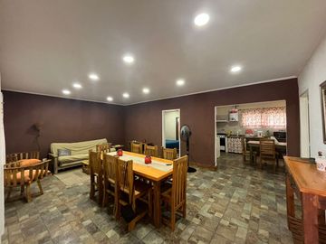 Venta casa 3 amb con pileta Manuel Alberti