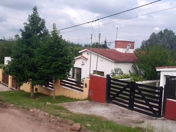 VENTA CASA TANTI 4 DORM CERCA DEL RIO