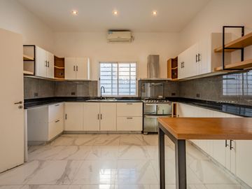 IMPECABLE DEPTO TIPO CASA-PILETA-MARTINEZ-3 DORMIS